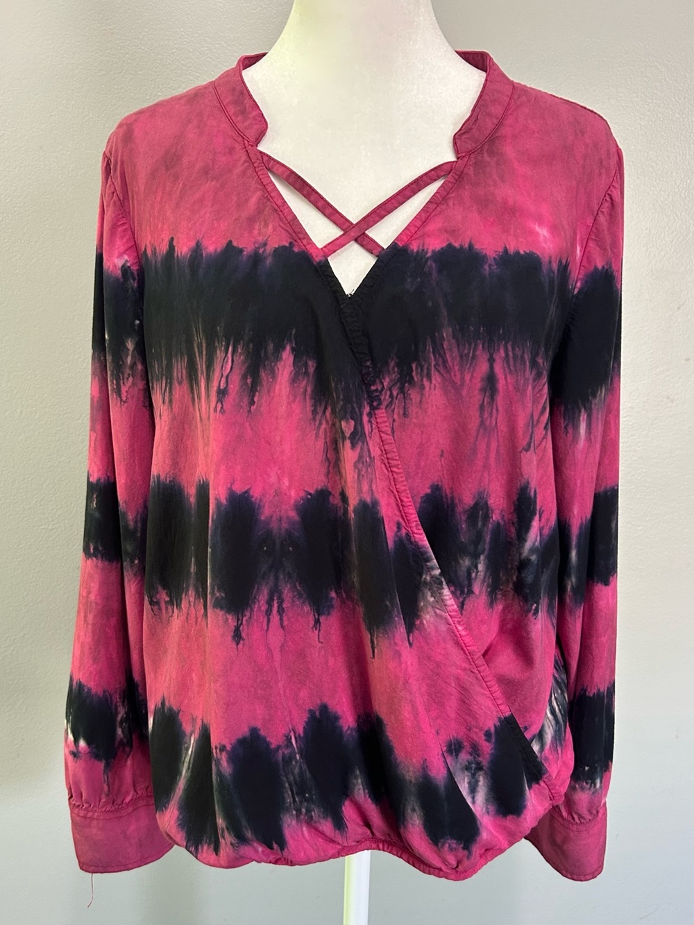 Rock & Republic Women’s Pink & Black Tie-Dye Wrap Top with Crisscross Neckline
